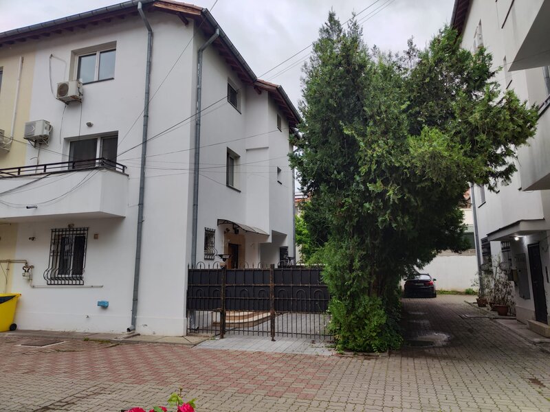 Herastrau parc, Ambasada Chinei